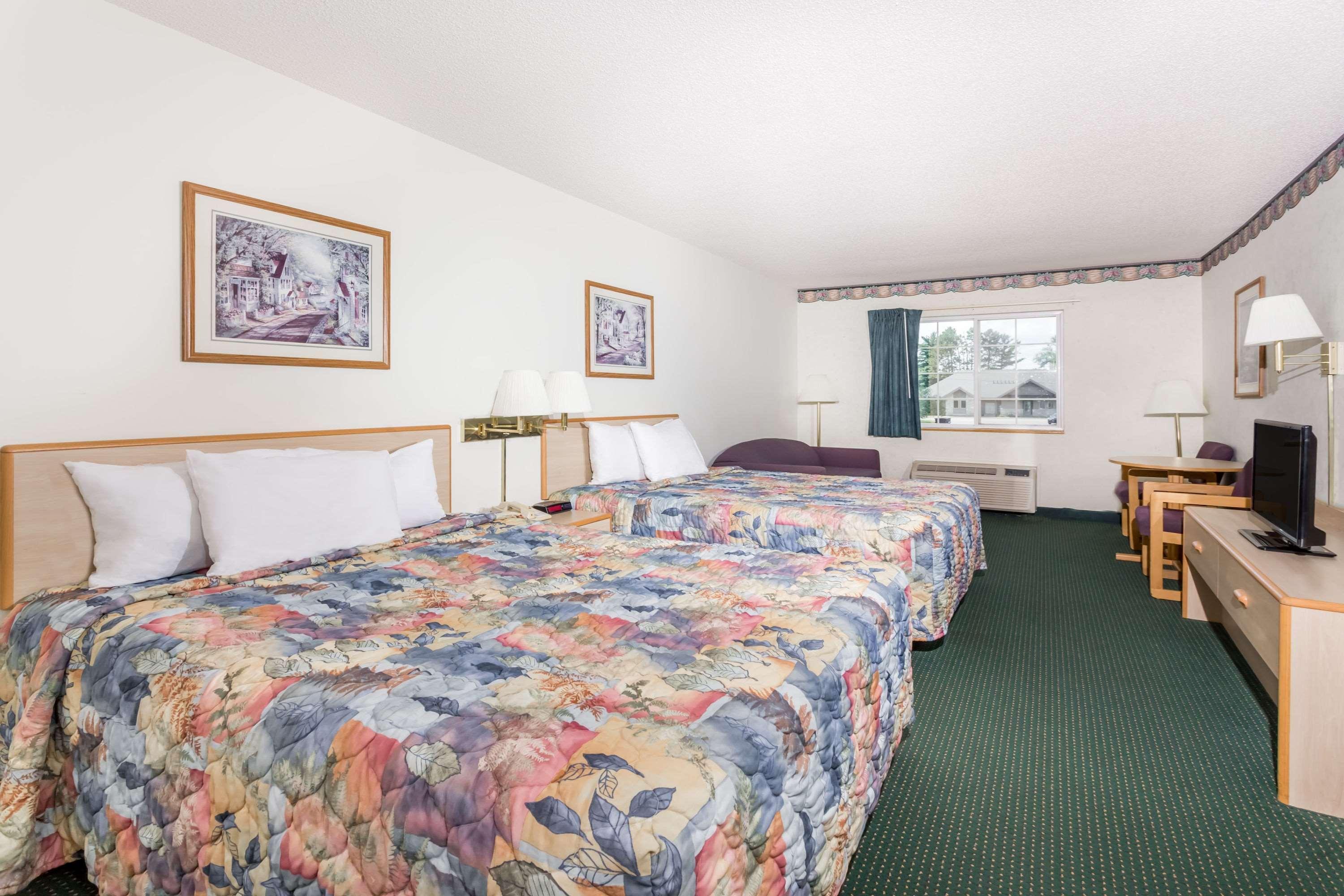 Super 8 By Wyndham Eagle River Buitenkant foto
