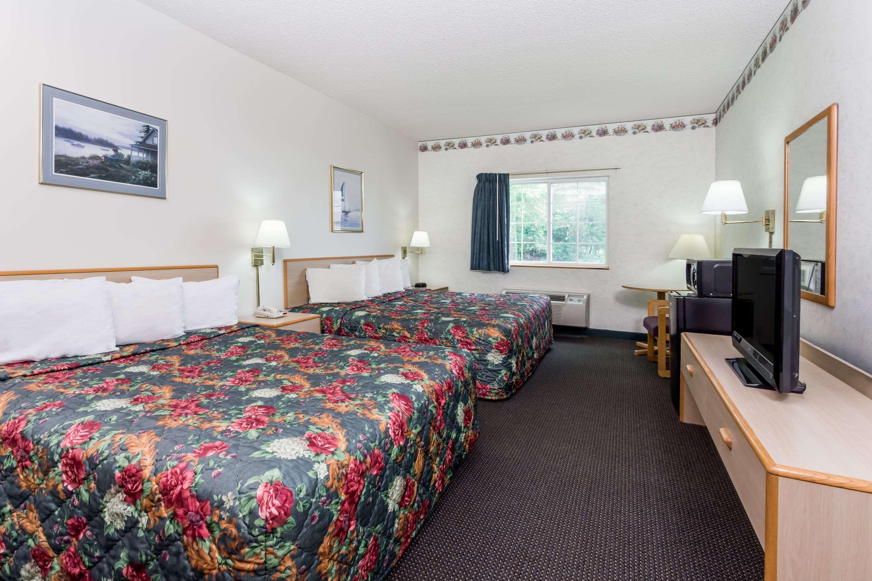 Super 8 By Wyndham Eagle River Buitenkant foto
