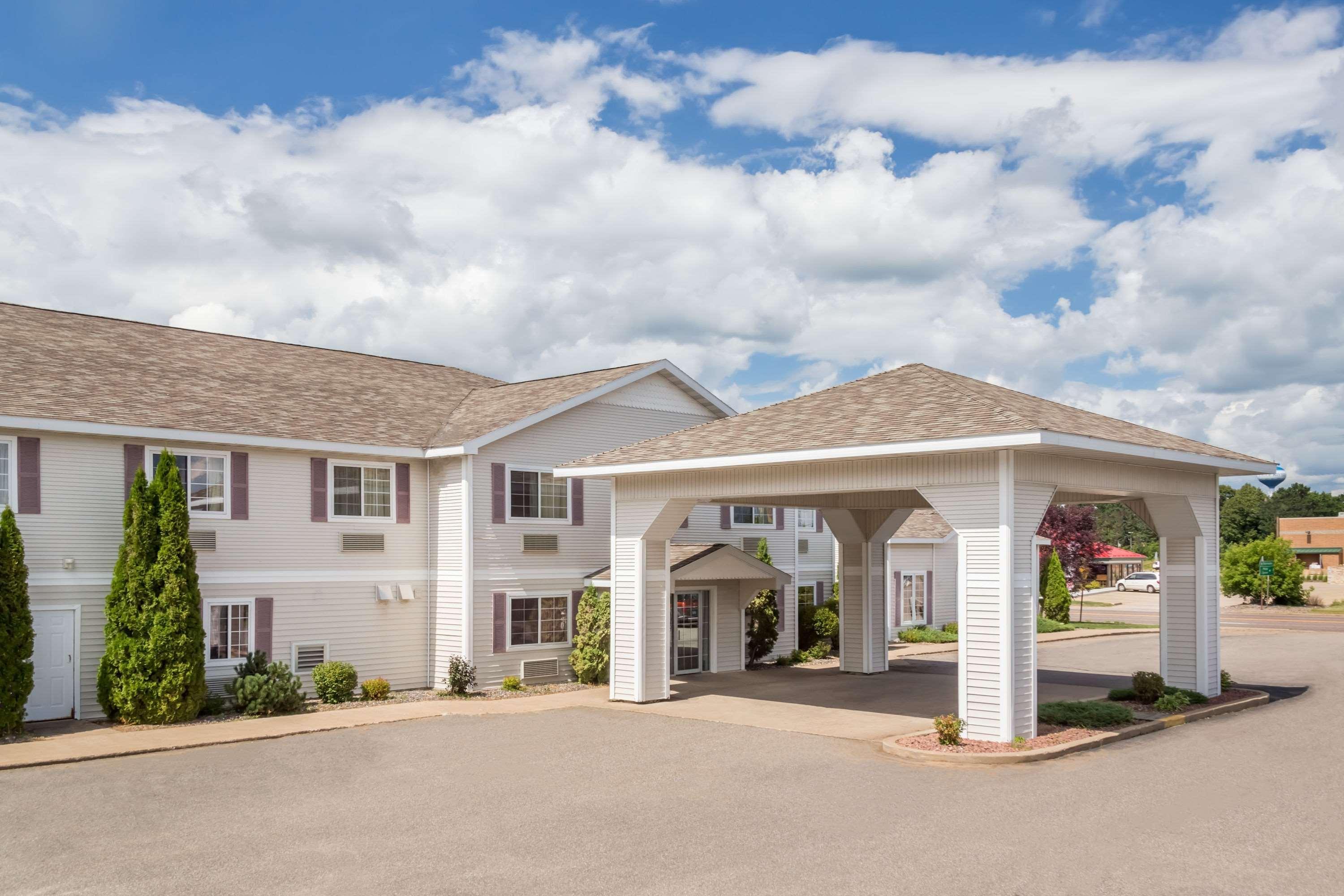 Super 8 By Wyndham Eagle River Buitenkant foto