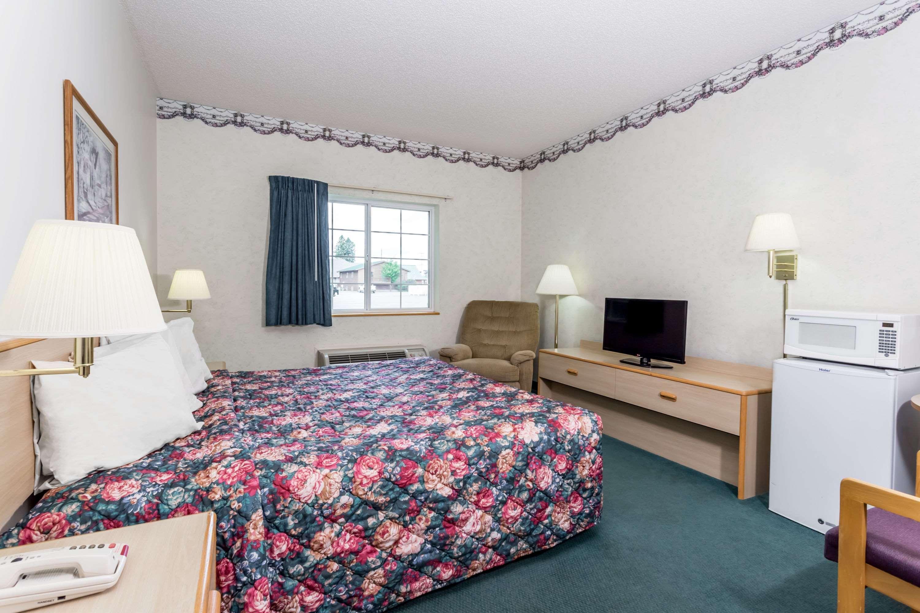 Super 8 By Wyndham Eagle River Buitenkant foto