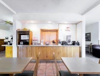 Super 8 By Wyndham Eagle River Buitenkant foto