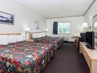 Super 8 By Wyndham Eagle River Buitenkant foto